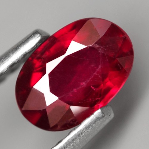 Ovaler natürlicher roter